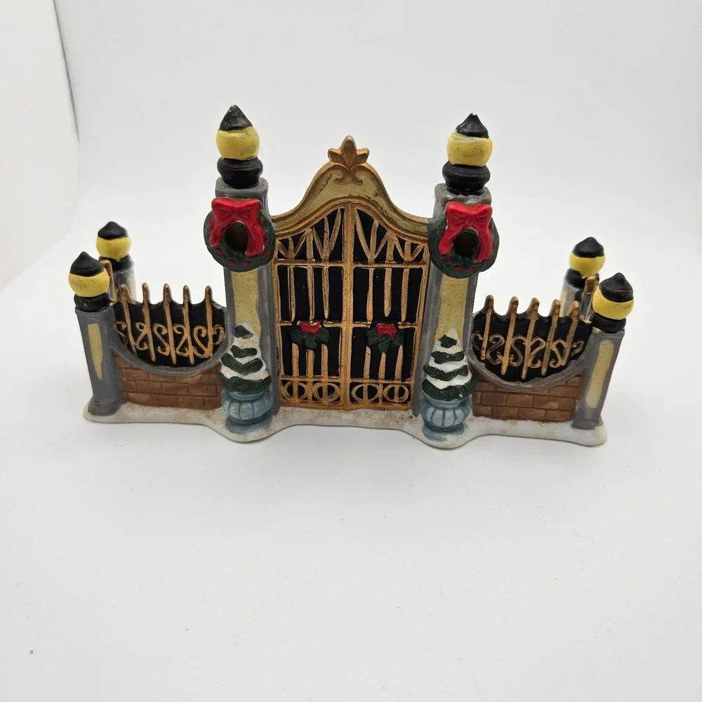 Vintage Christmas Village Gate Fence - Ceramic Wreaths‎ & Lanterns 5.5
